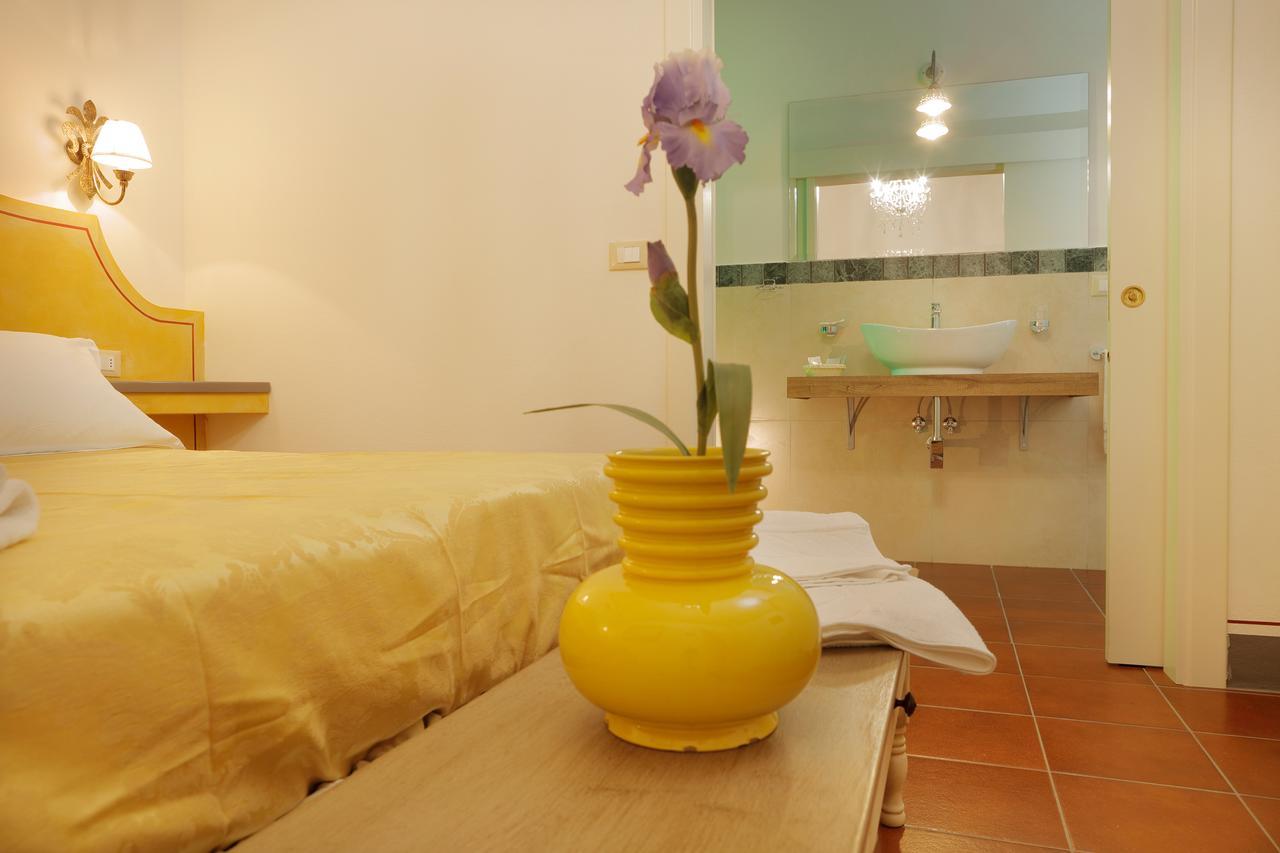 Palazzo Mari Suite & Rooms B&B Montevarchi Exterior foto
